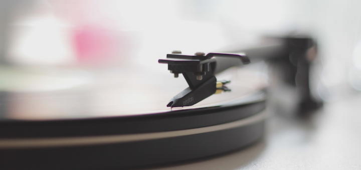 Musikgenuss ist ein weit verbreitetes Hobby – aber nicht jeder goutiert jede Darreichung (Foto: Spin von Luke Chesser auf Unsplash.com)