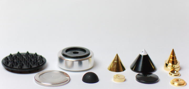 Gummi-Elemente, Silikon in Edelstahl, Metall-Spikes – es gibt eine Reihe von Optionen, seine Lautsprecher vom Boden zu entkoppeln