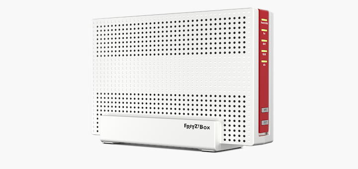 Quader statt Ufo: Die Fritz!Box 6590 Cable ist vom Design deutlich anders als ihre Vorgänger-Box, legt mit WLAN-Mesh aber technisch noch eine Schippe drauf