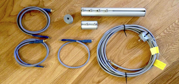 Ein langes Kabel fehlt: Das Erdungs-Set von creaktiv besteht aus Austausch-Beinen, Ausgleichs-Scheiben und passenden Kabeln für Geräte und Haus-Erdung