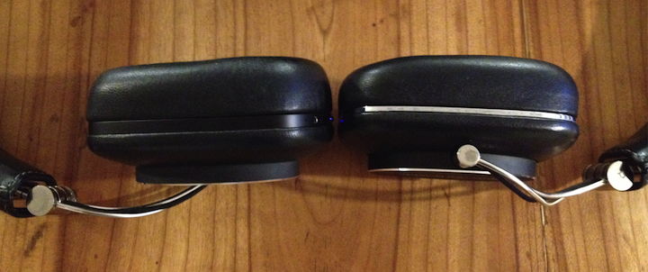 Ungleiche Zwillinge von Bowers & Wilkins: Der klassische P7 (rechts) hat einen Chromzierring, der neue P7 Wireless ist eine Spur breiter, der Ring ist schwarz und besitzt neben Schaltern auch eine blaue LED als Bluetooth-Indikator
