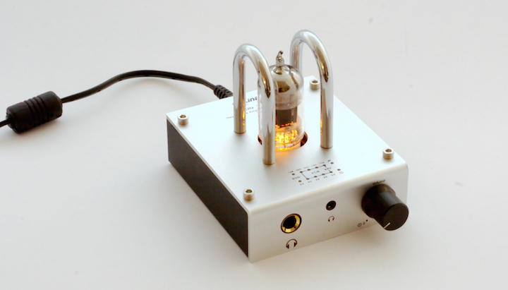 Die Röhre "glüht" dank LED-Beleuchtung: Für Rock & Co. ist der inLine Kopfhörerverstärker und DAC ein prima Stimmungsmacher